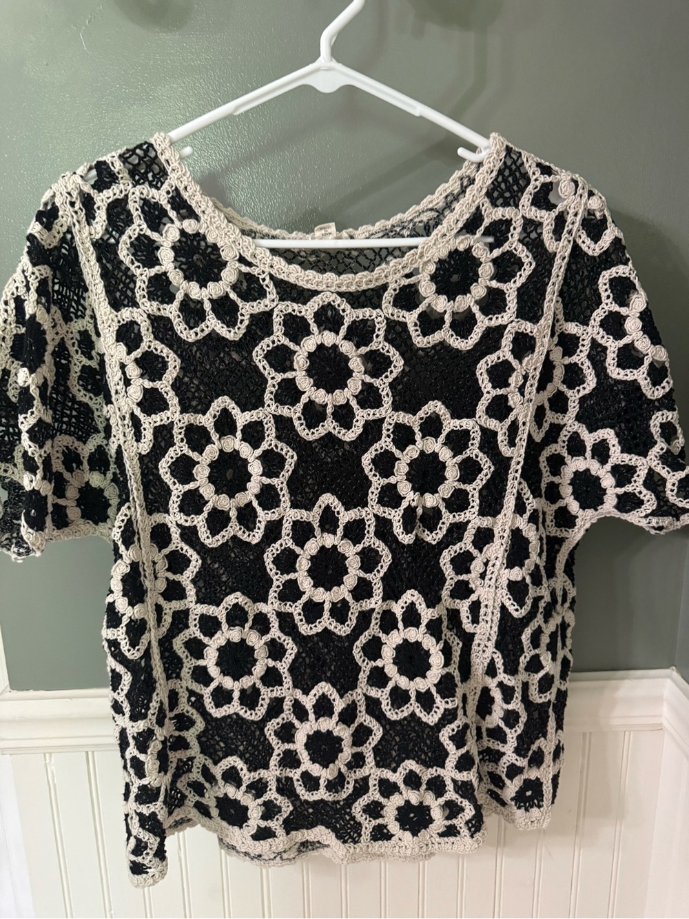 POL Crochet Floral Overlay Top - Black & Cream Size One